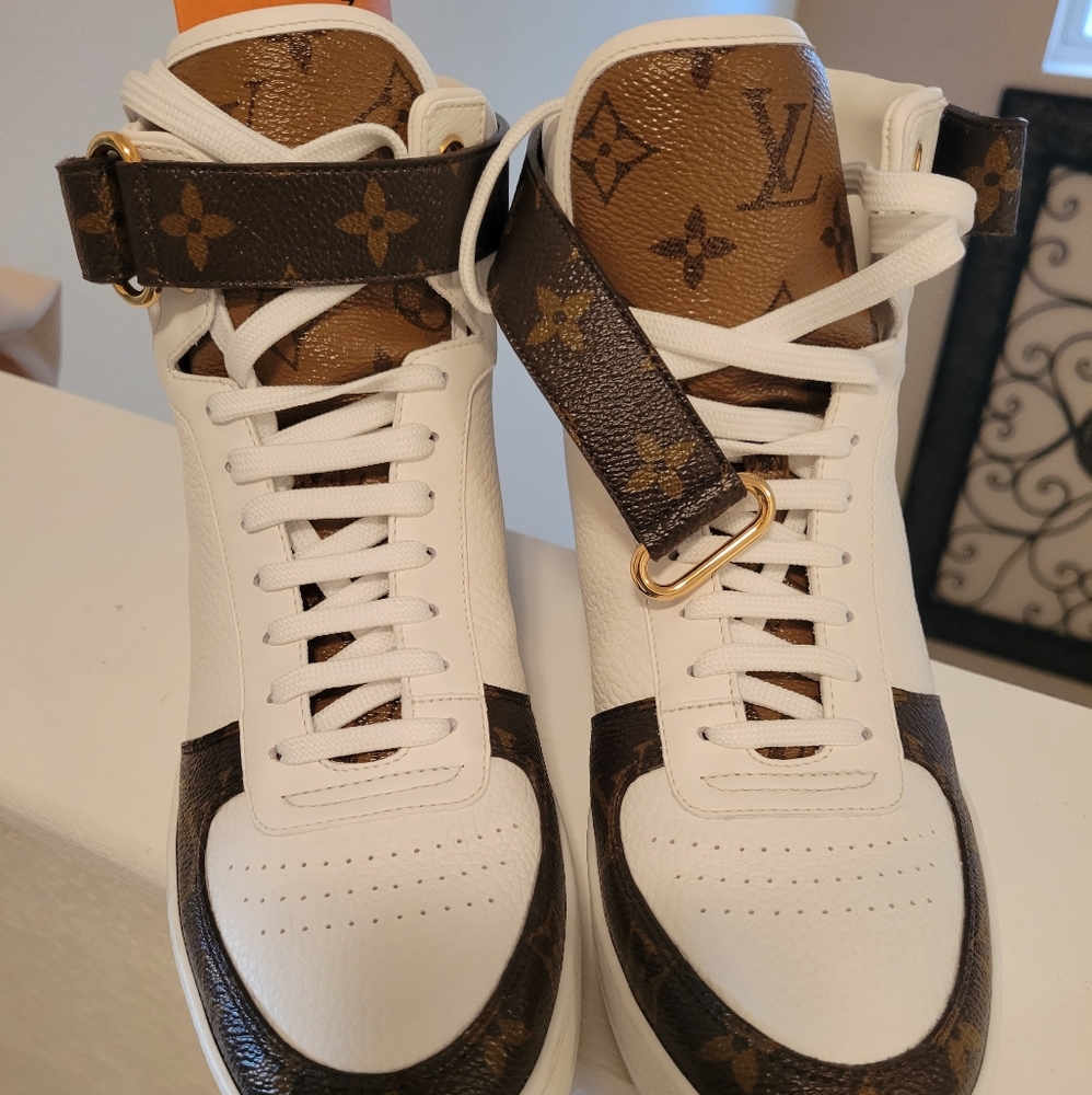 LOUIS Vuitton Leather Sneaker